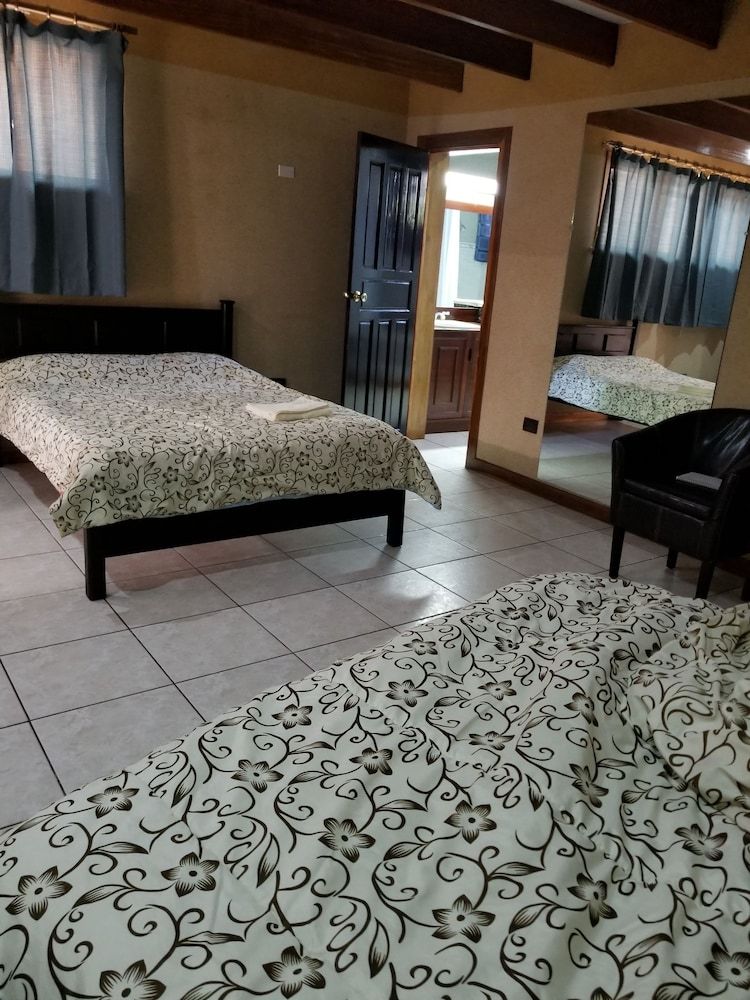 Hotel Monte Campana Escazu Luxury Villa, 2 Double Beds, Jetted Tub, Poolside 2