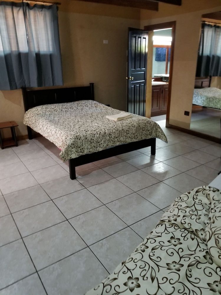 Hotel Monte Campana Escazu Luxury Villa, 2 Double Beds, Jetted Tub, Poolside 3
