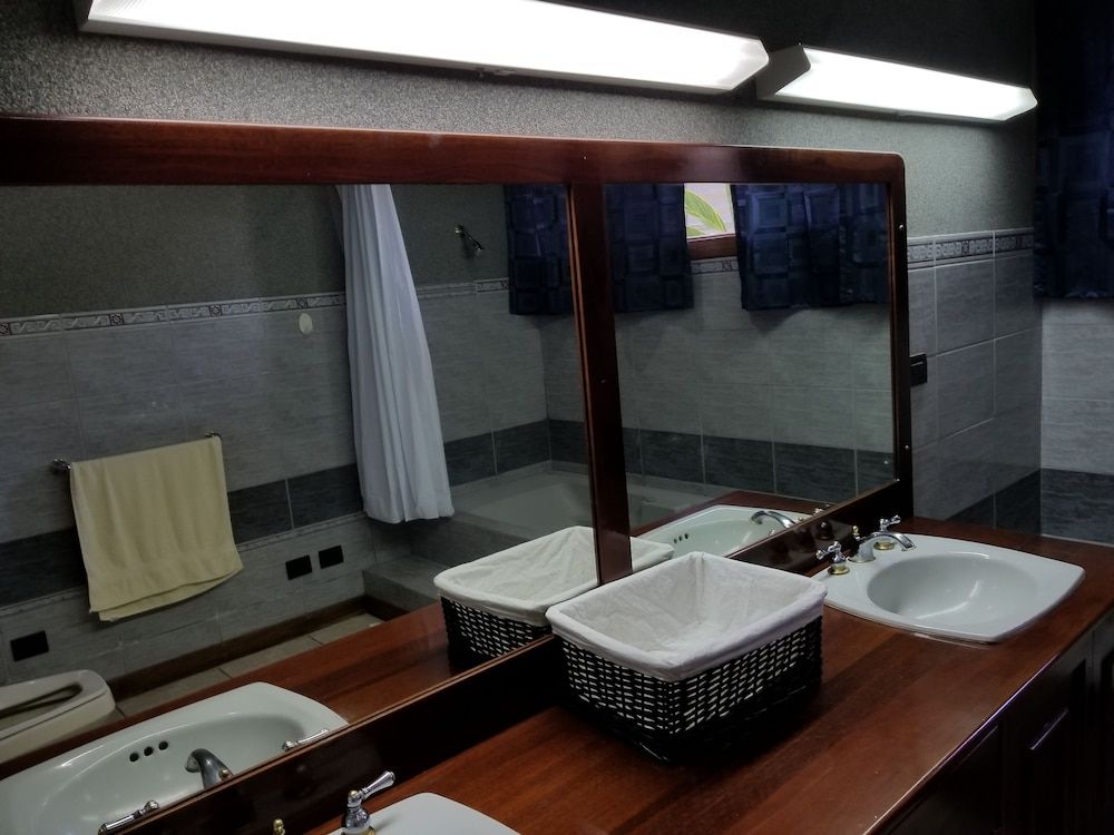 Hotel Monte Campana Escazu Luxury Villa, 2 Double Beds, Jetted Tub, Poolside 10