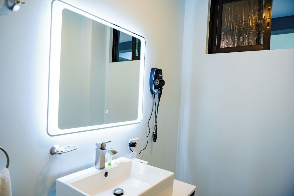 Lucky's Hotel y Casino Junior Triple Room, Multiple Beds 5