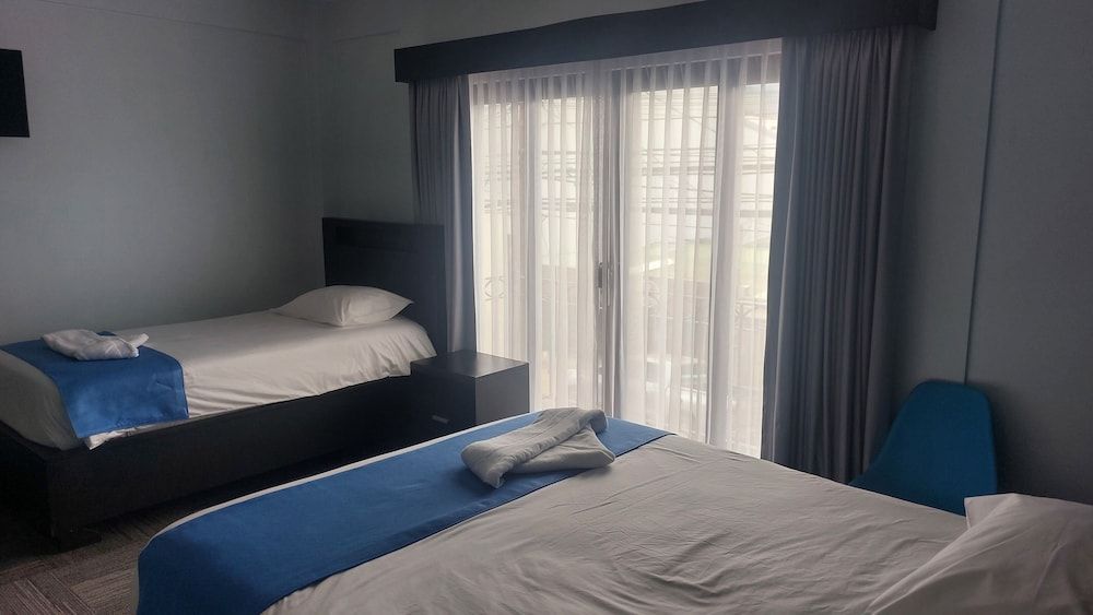 Lucky's Hotel y Casino Junior Triple Room, Multiple Beds