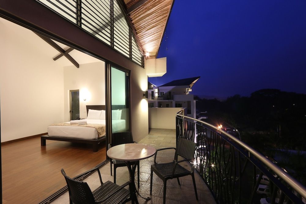 Indian Ocean Penthouse, 3 Bedrooms, 3 Bathrooms, Kitchen & 2 plunge pools