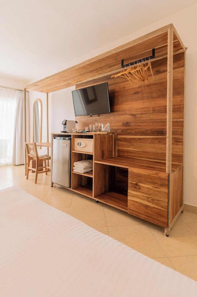 Hotel Santa Teresa by the Beach Deluxe 2 Queen with Balcony partial Ocean View 5