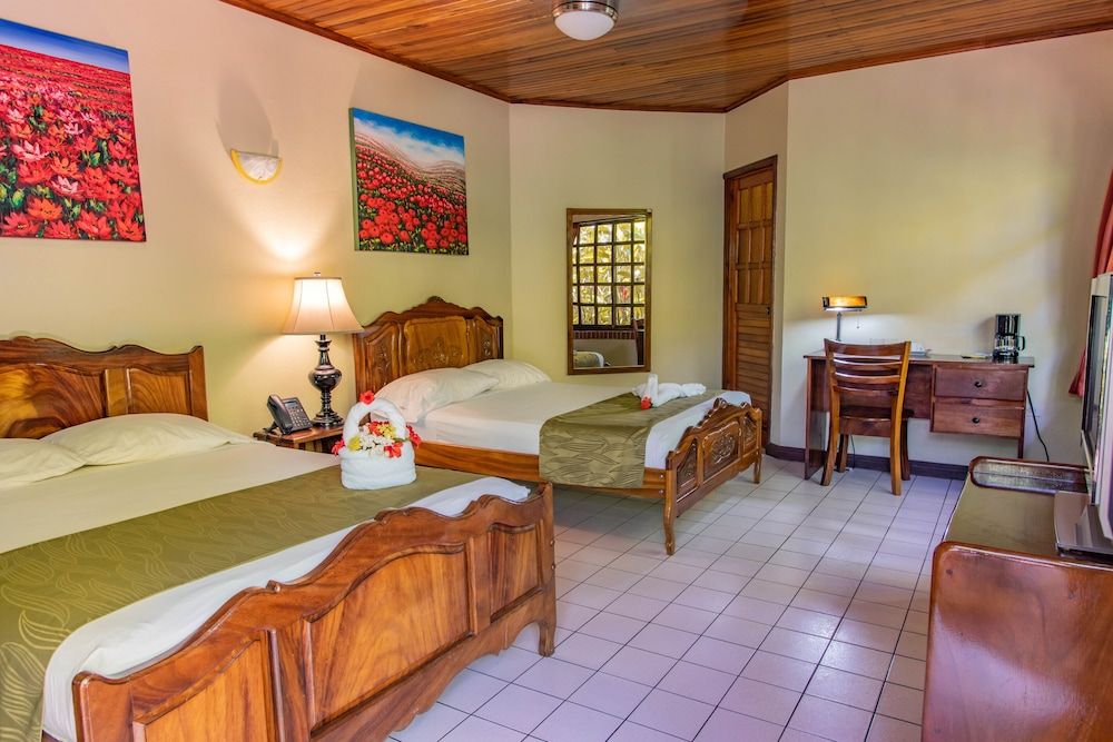 Hotel South Beach Double Room, 2 Double Beds, Garden View, Garden Area 4