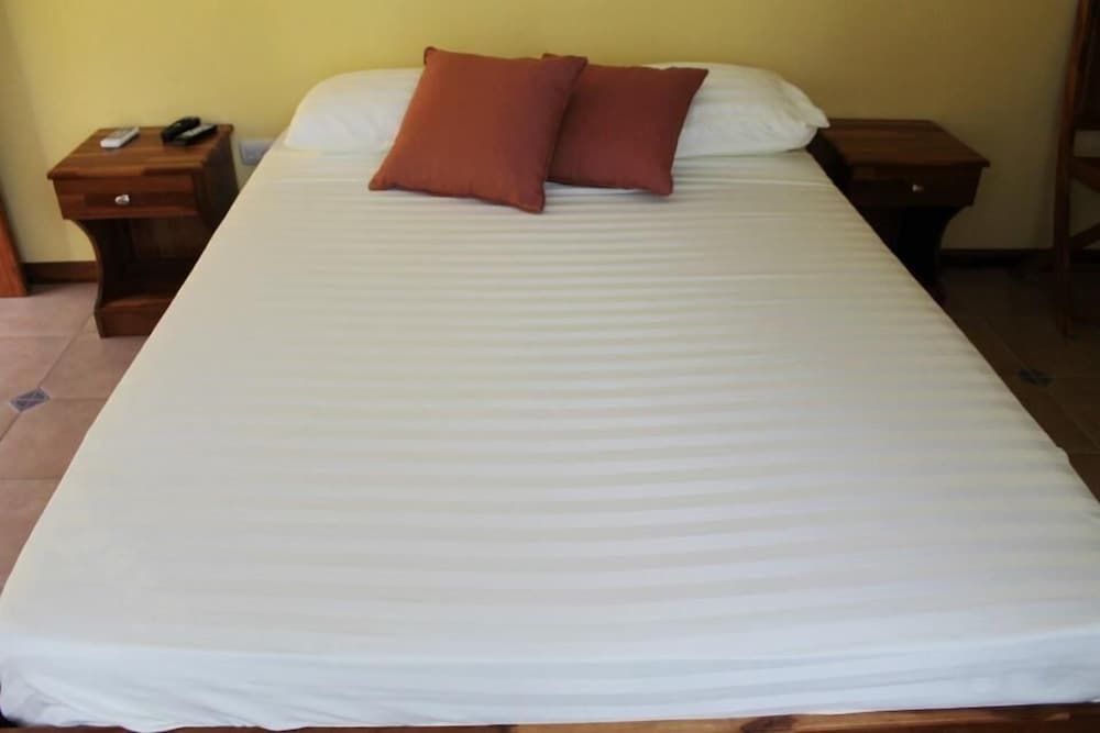 Standard Room, 1 Queen Bed