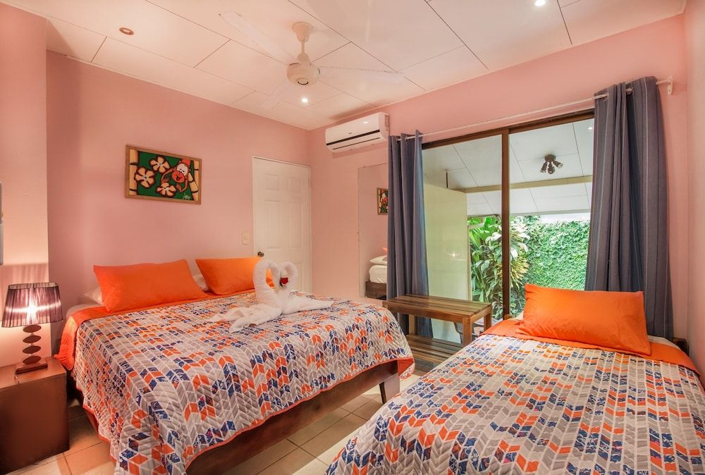 Jungle Beach Hotel Manuel Antonio Jungle Beach House with Private Pool (Walking distance to the beach)