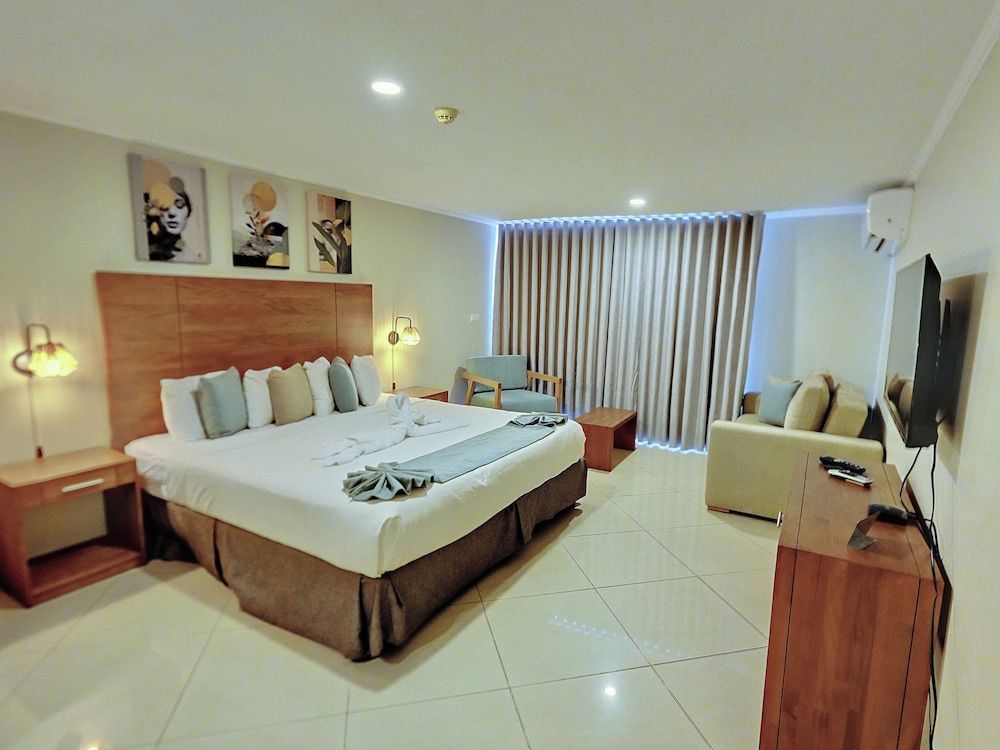Majestic City Suites & Beach Hotel Signature Suite, 1 King Bed, Kitchenette 7