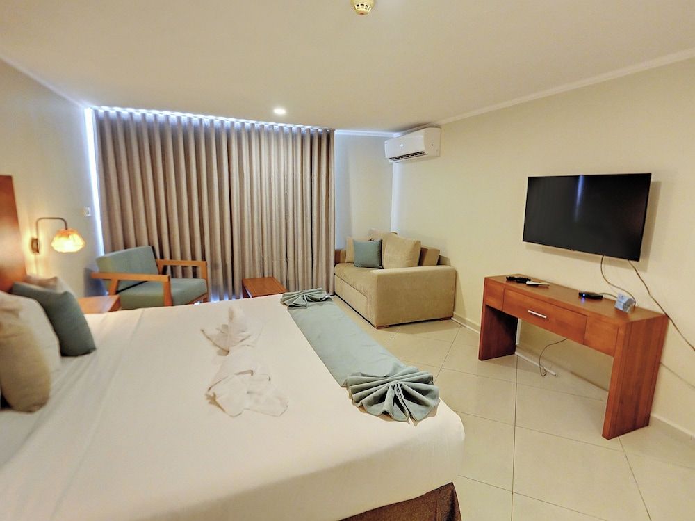Majestic City Suites & Beach Hotel Signature Suite, 1 King Bed, Kitchenette 16