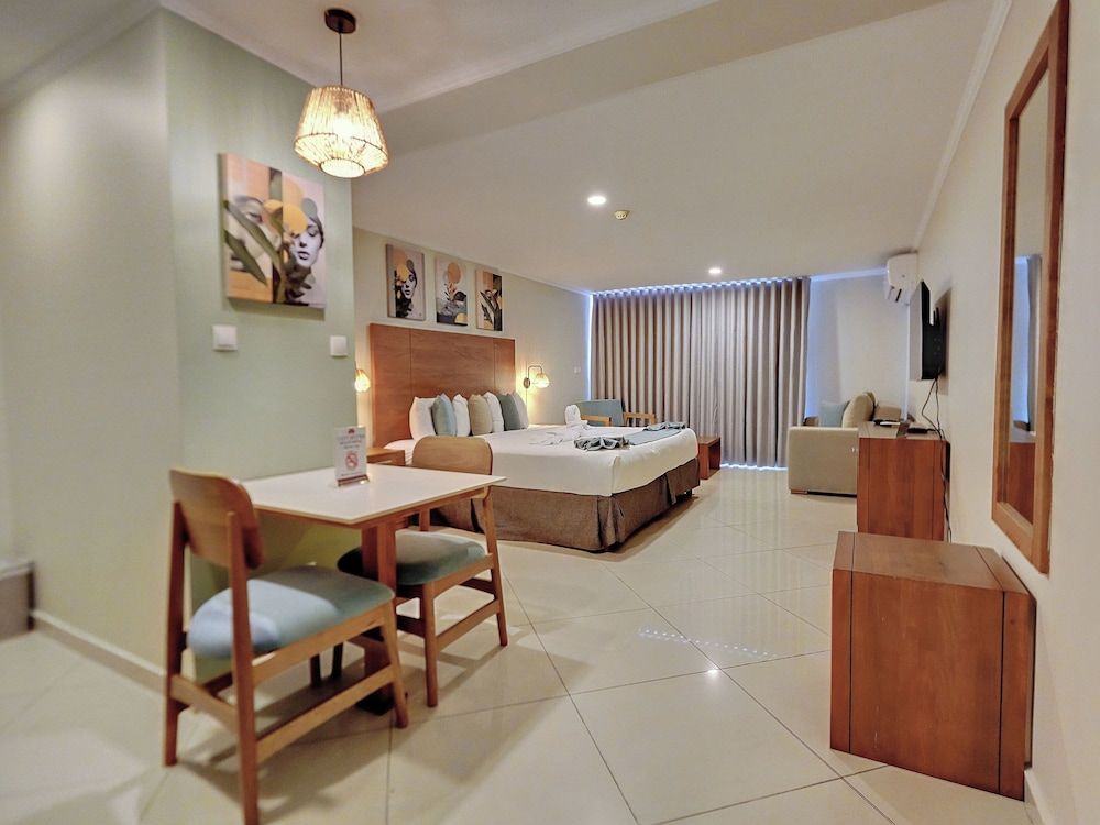Majestic City Suites & Beach Hotel Signature Suite, 1 King Bed, Kitchenette 8