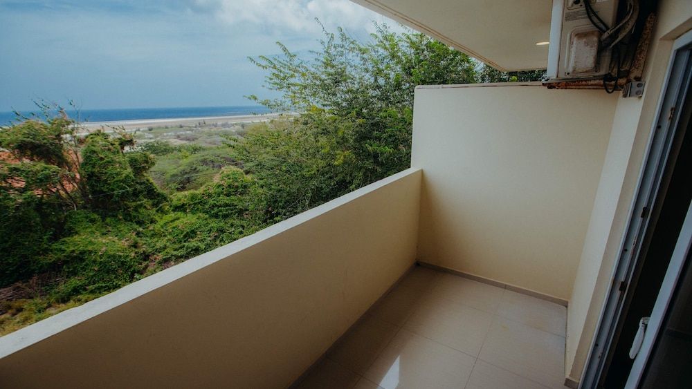 Curaçao Airport Hotel Deluxe Double Room, 2 Queen Beds, Balcony 5