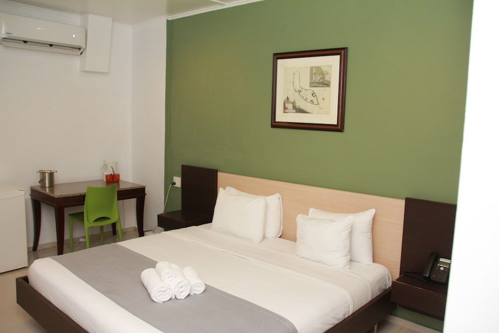 Curaçao Airport Hotel Room, 1 King Bed, No Windows