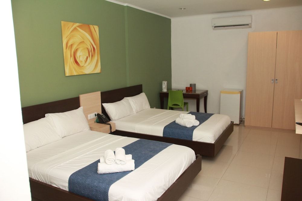 Curaçao Airport Hotel Double Room, 2 Queen Beds, No Windows