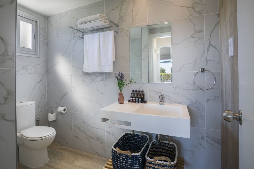 Leonardo Plaza Cypria Maris Beach Hotel & Spa Deluxe Suite, Private Pool, Garden Area 3