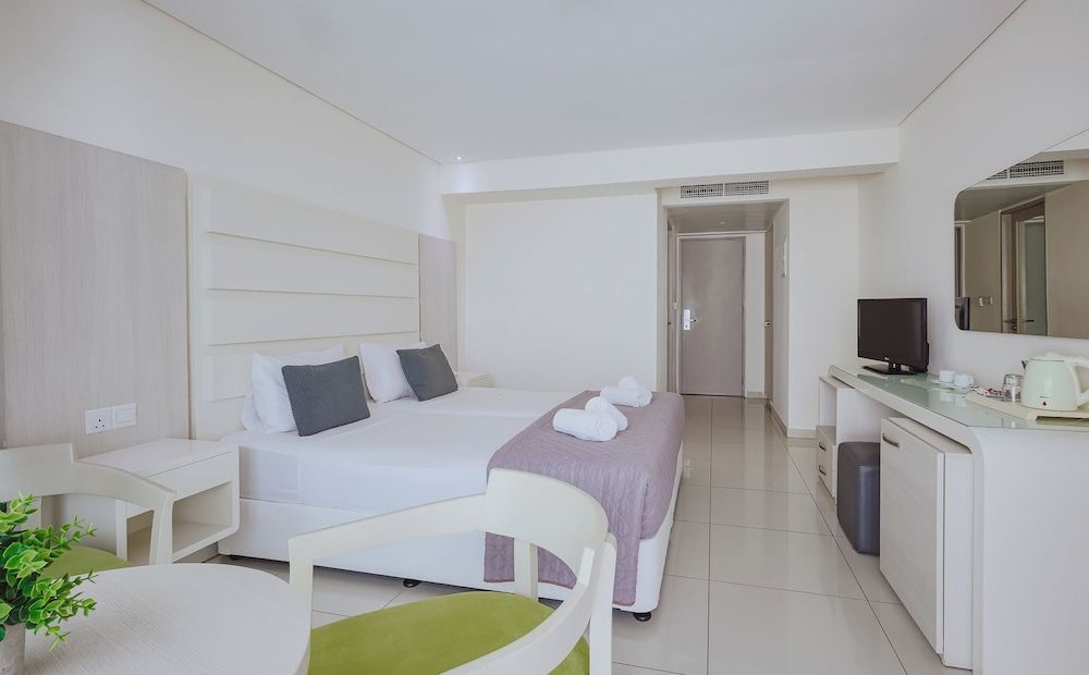 Double or Twin Room (Inland View)