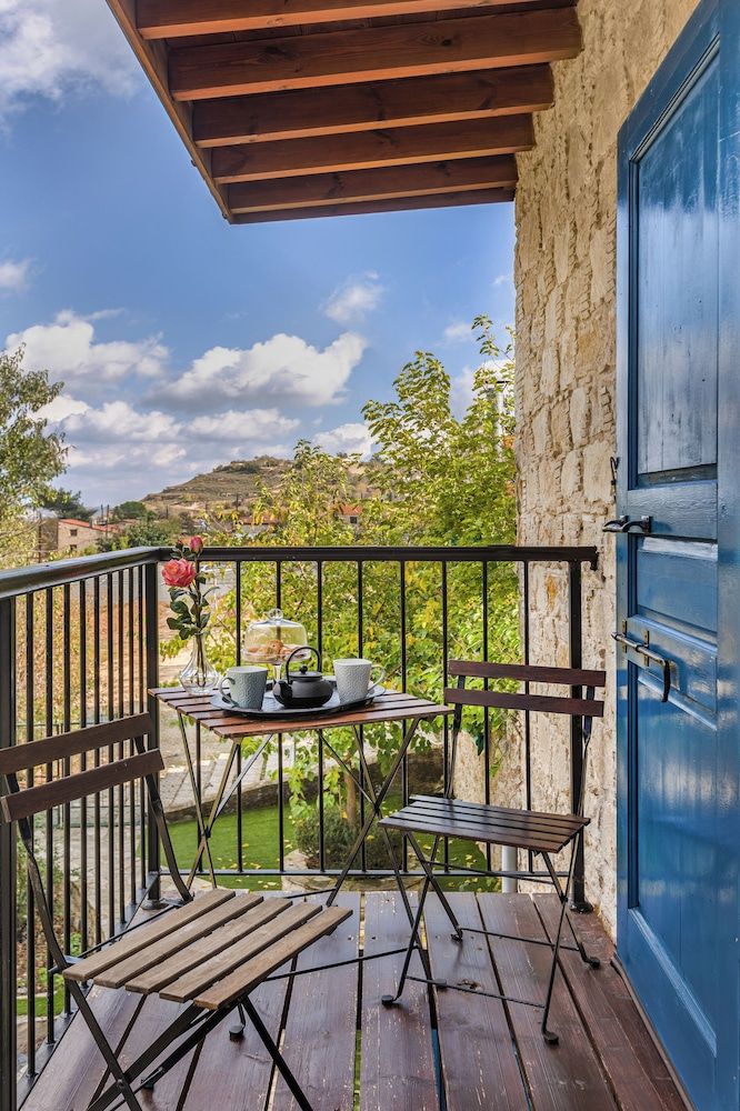 Oinoessa Traditional Boutique Houses Deluxe Chalet 2