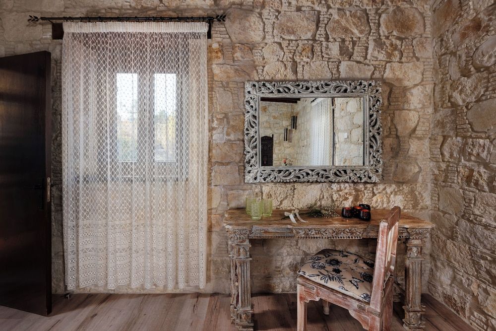 Oinoessa Traditional Boutique Houses Deluxe Chalet 4