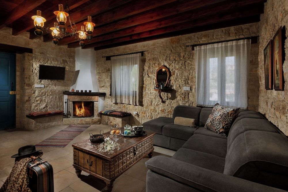 Oinoessa Traditional Boutique Houses Deluxe Chalet 6