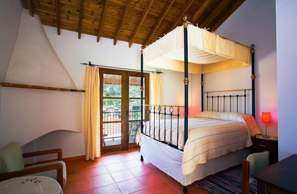 Superior Room with Fireplace & Spa Bath