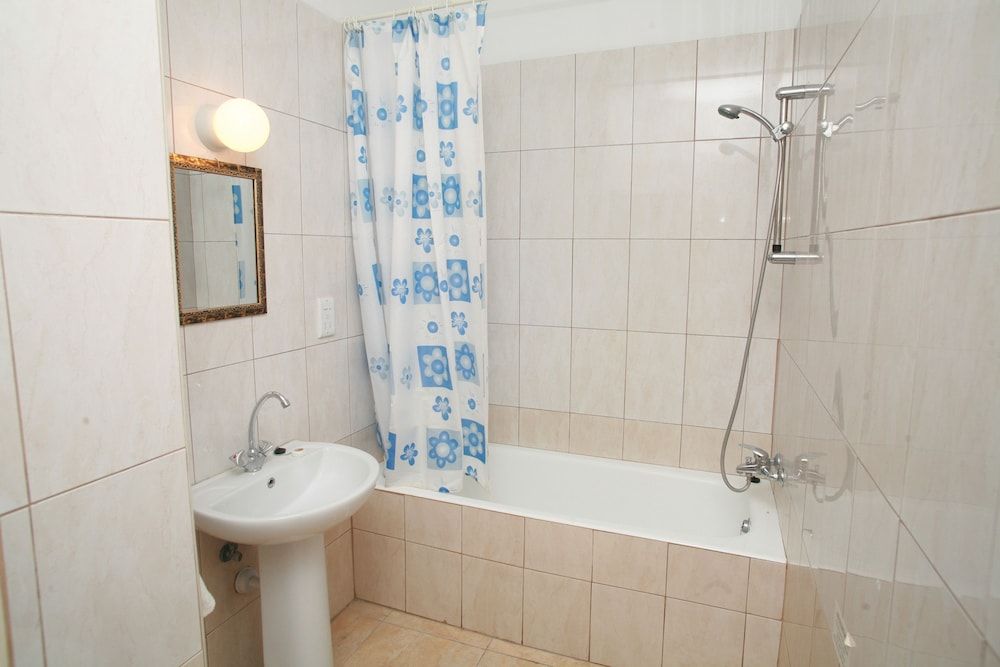 New York Plaza Hotel Apartments Apartment, 2 Bedrooms, Courtyard View 4