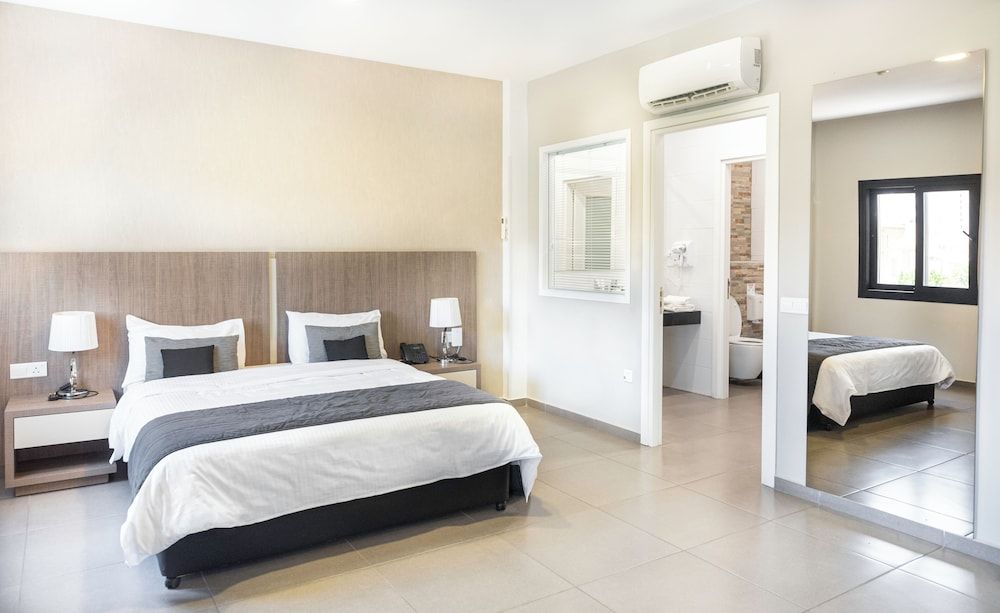 Rise Urban Art Hotel Senior Suite 2