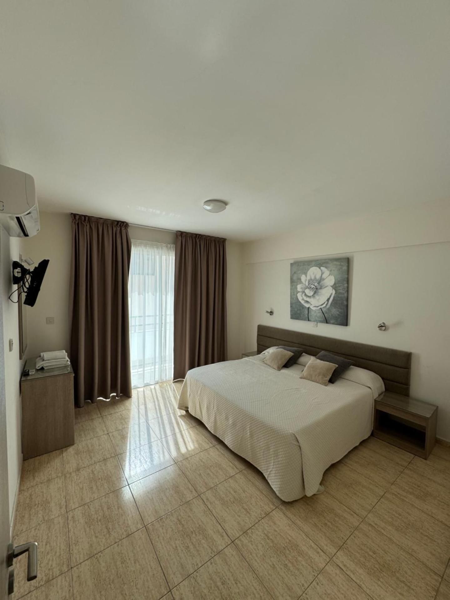 Superior One-Bedroom Apartment