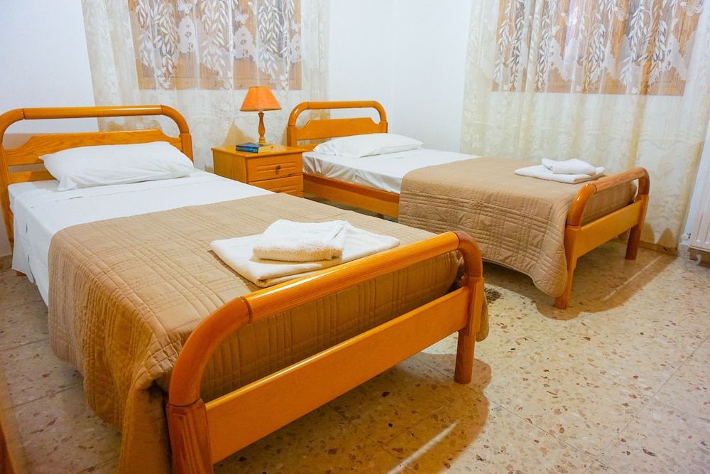 Traditional House, 2 Bedrooms (Marios)