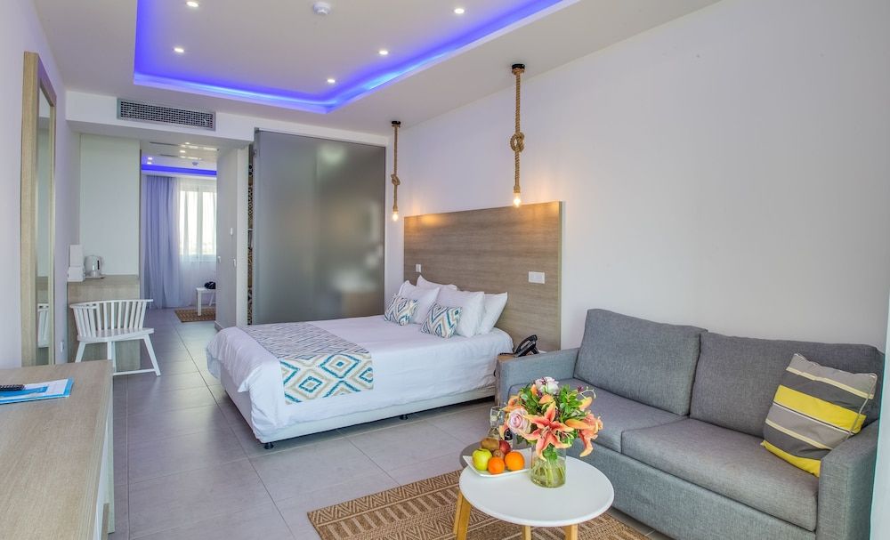 Island Boutique Hotel Deluxe Suite, Sea View 6