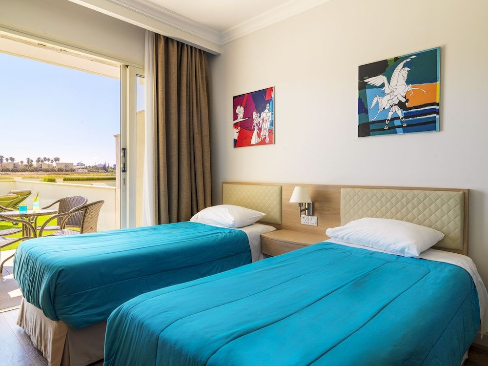 Family Suite, Pool View (Junior)