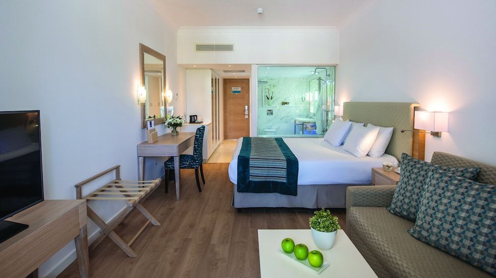 Superior Room, Pool View (Deluxe)