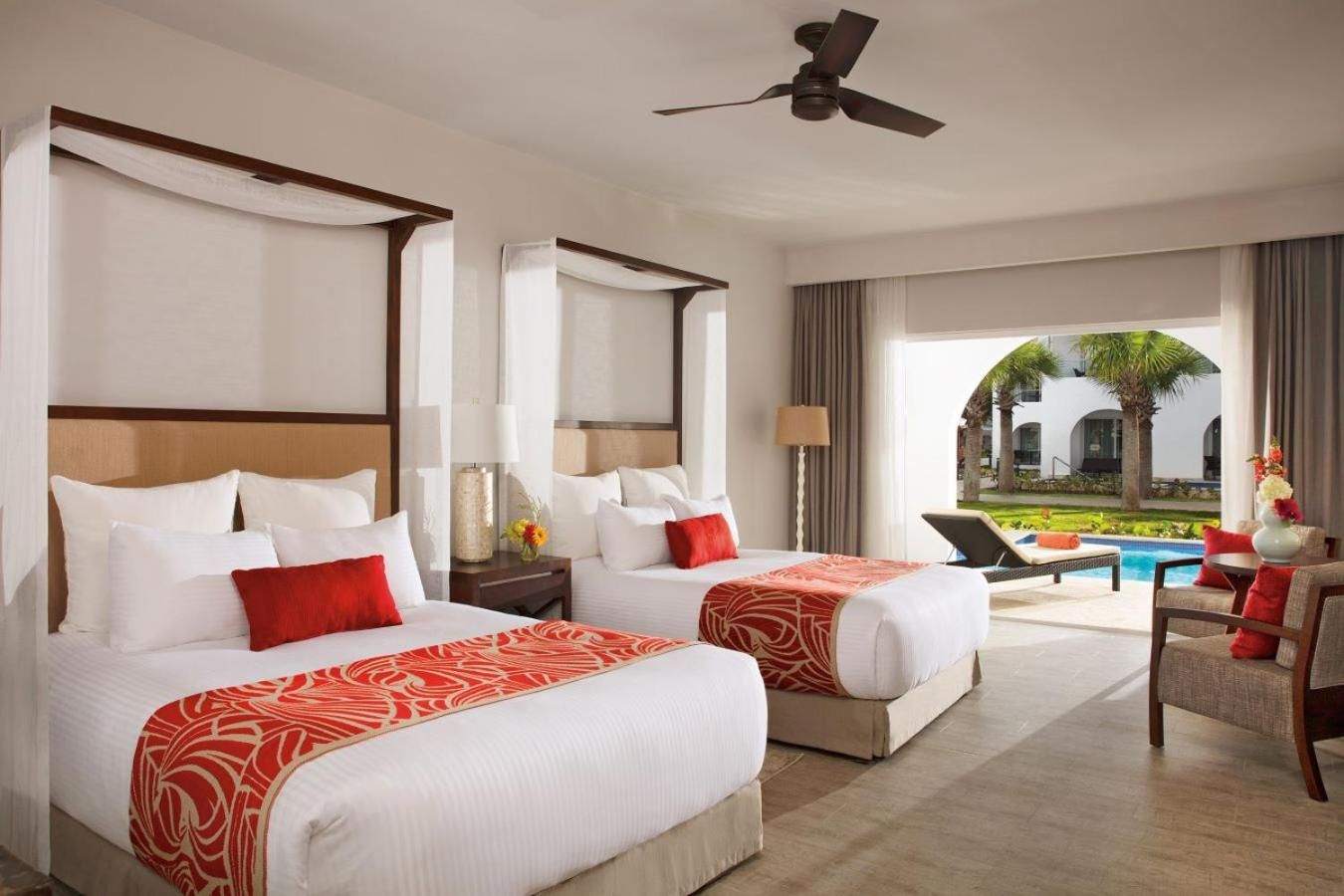 Preferred Club Deluxe Swim-Up Tropical View (3 Adults)
