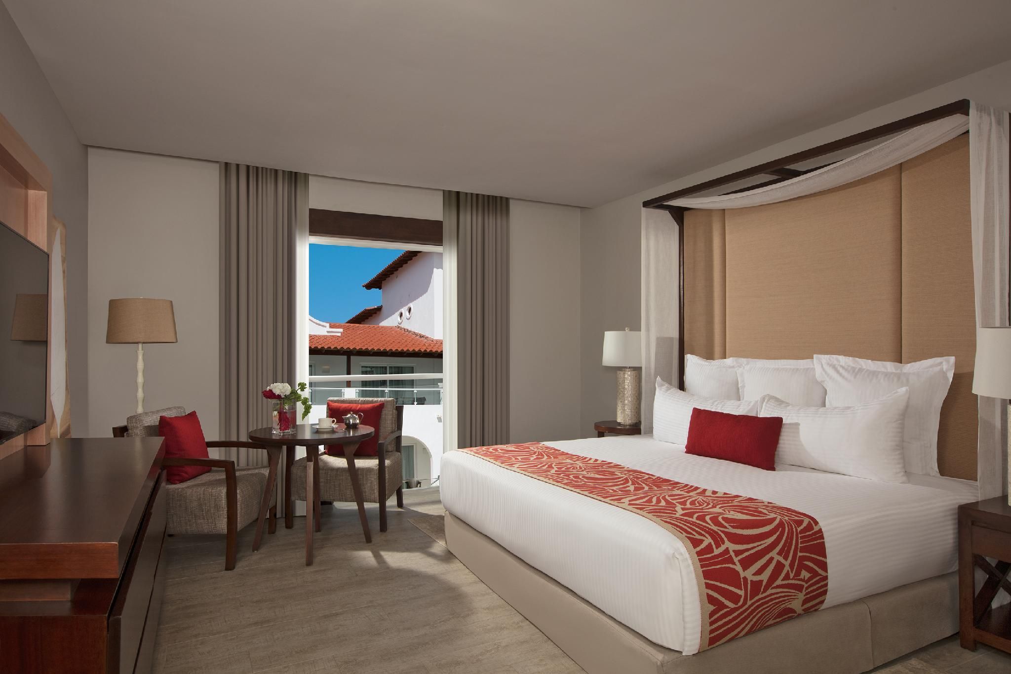 Preferred Club Suite Tropical View - All Inclusive