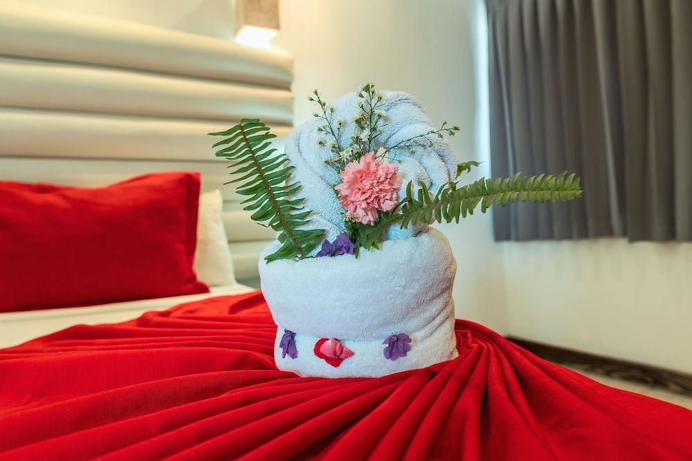 Hotel Silvestre Basic Room, 1 Queen Bed, Pool View 2