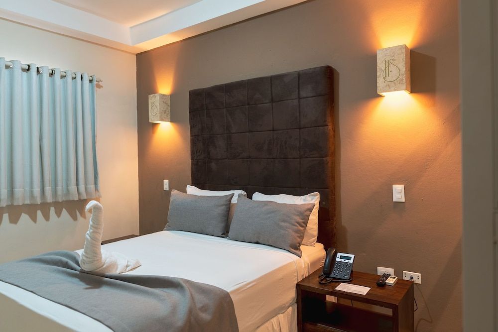 Hotel Silvestre Basic Room, 1 Queen Bed, Garden View 2