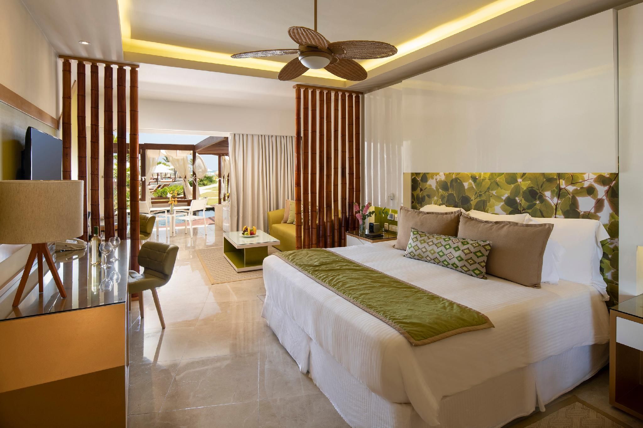Preferred Club Junior Suite King Private Pool