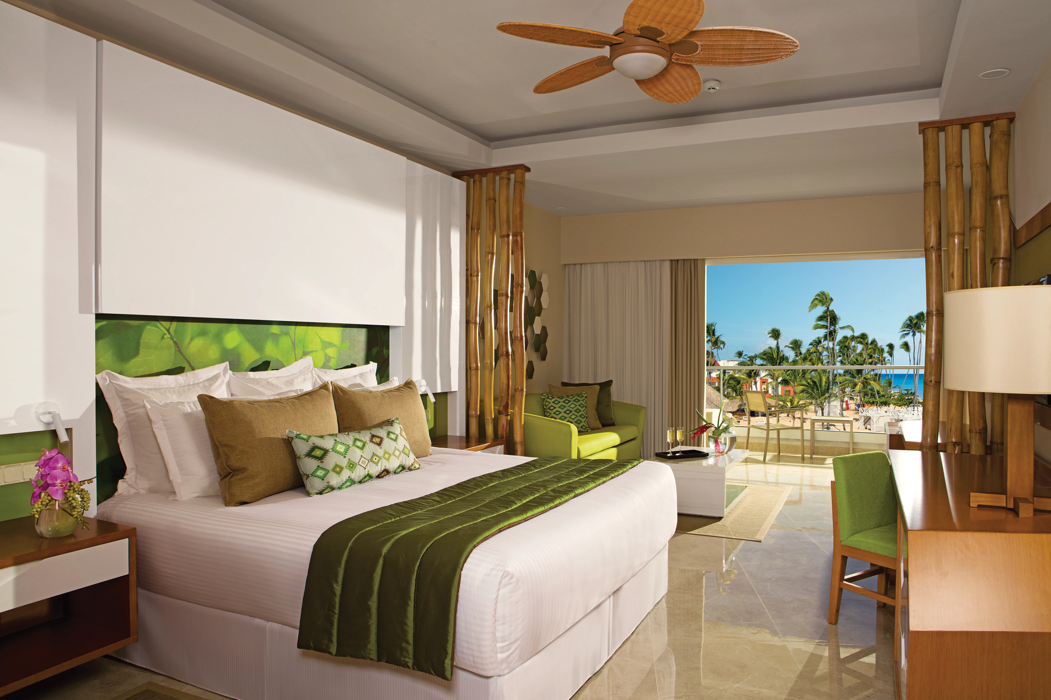 Preferred Club Junior Suite Partial Ocean View King Bed