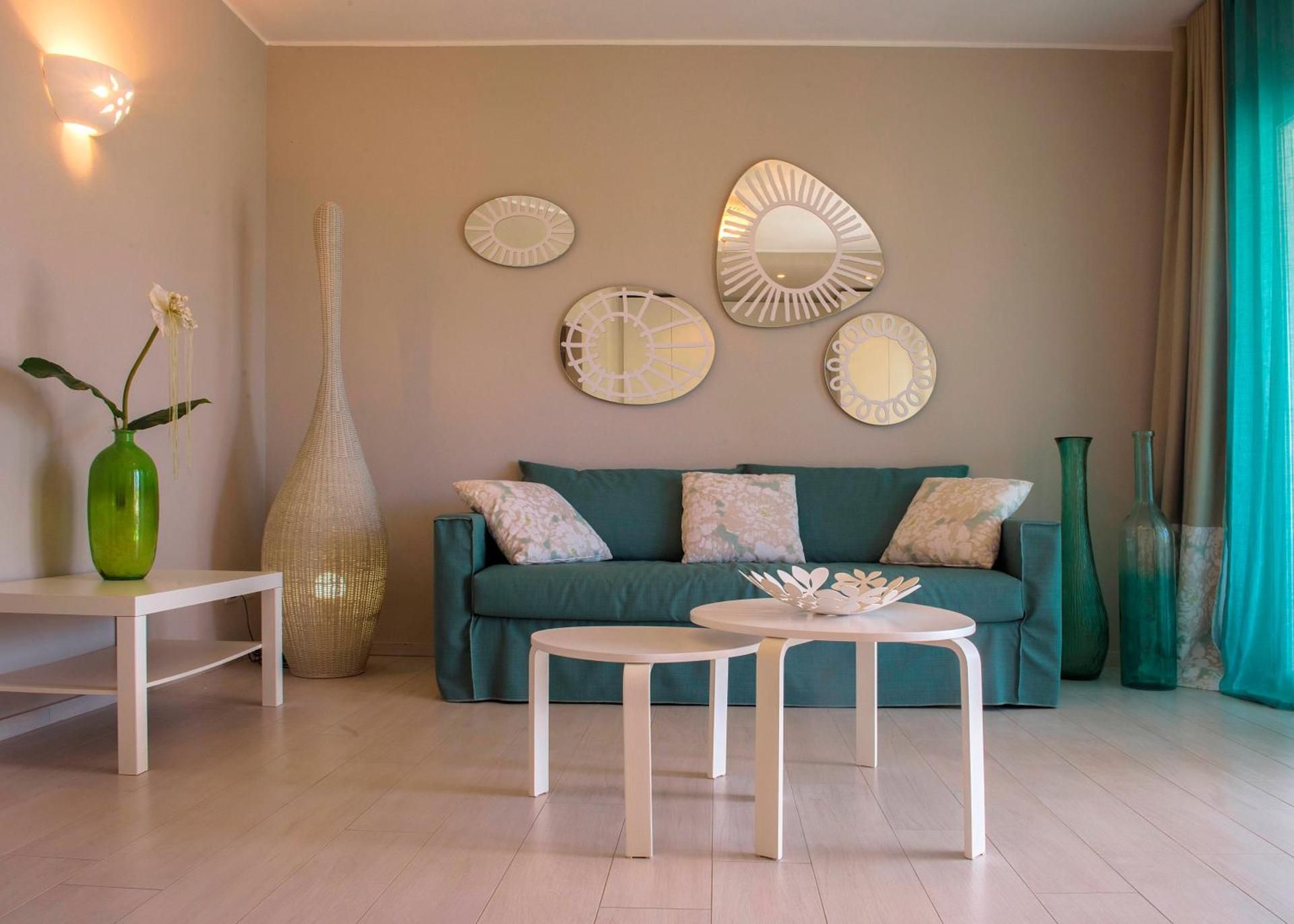 TRACADERO Beach Club and Holidays Rentals Romance Suite