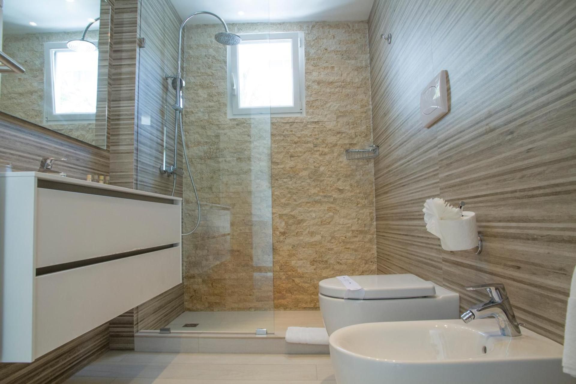 TRACADERO Beach Club and Holidays Rentals Suite 211