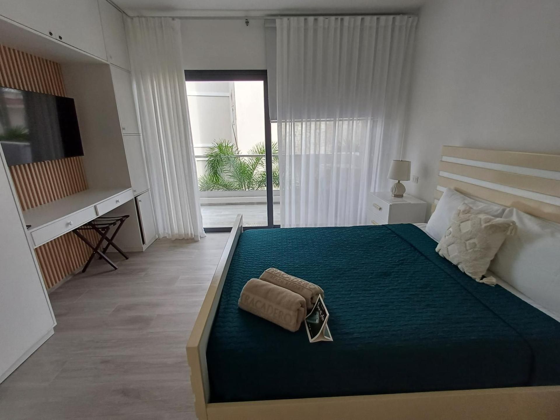 TRACADERO Beach Club and Holidays Rentals Suite 29