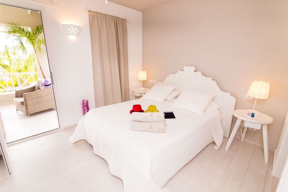 TRACADERO Beach Club and Holidays Rentals