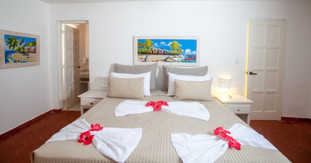 Los Corales Club House Economy Studio
