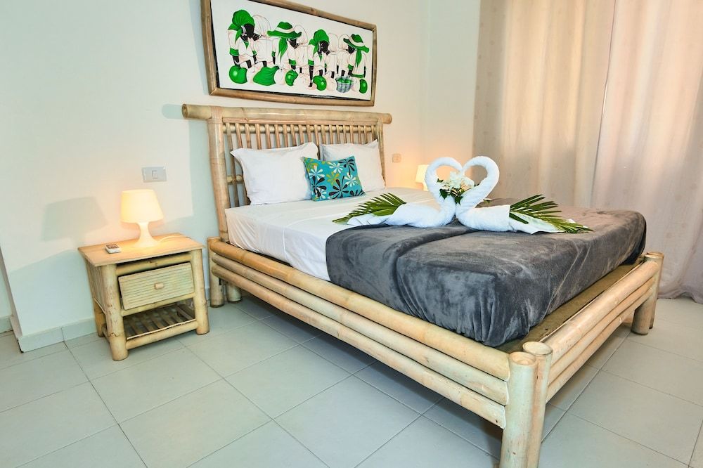 Classic Apartment, 2 Bedrooms, Pool View