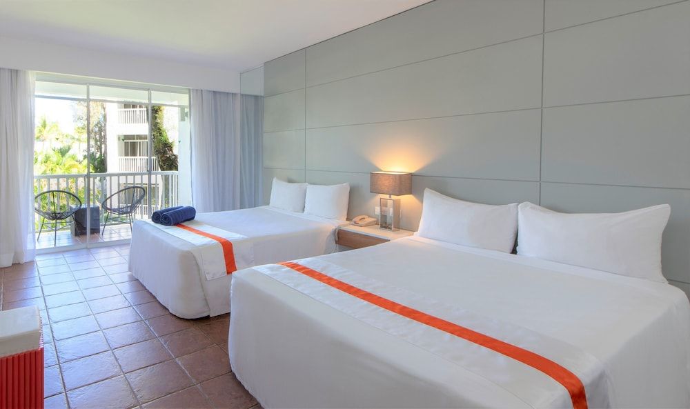 Nirvana 2 queen size beds, non-smoking.
