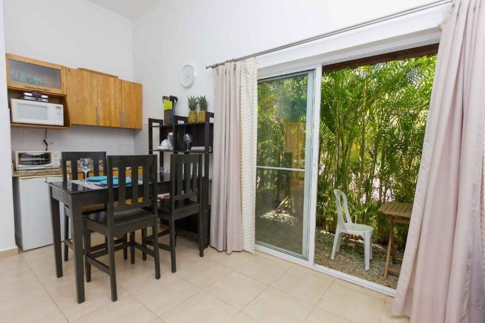 Cosy Studio with private beach