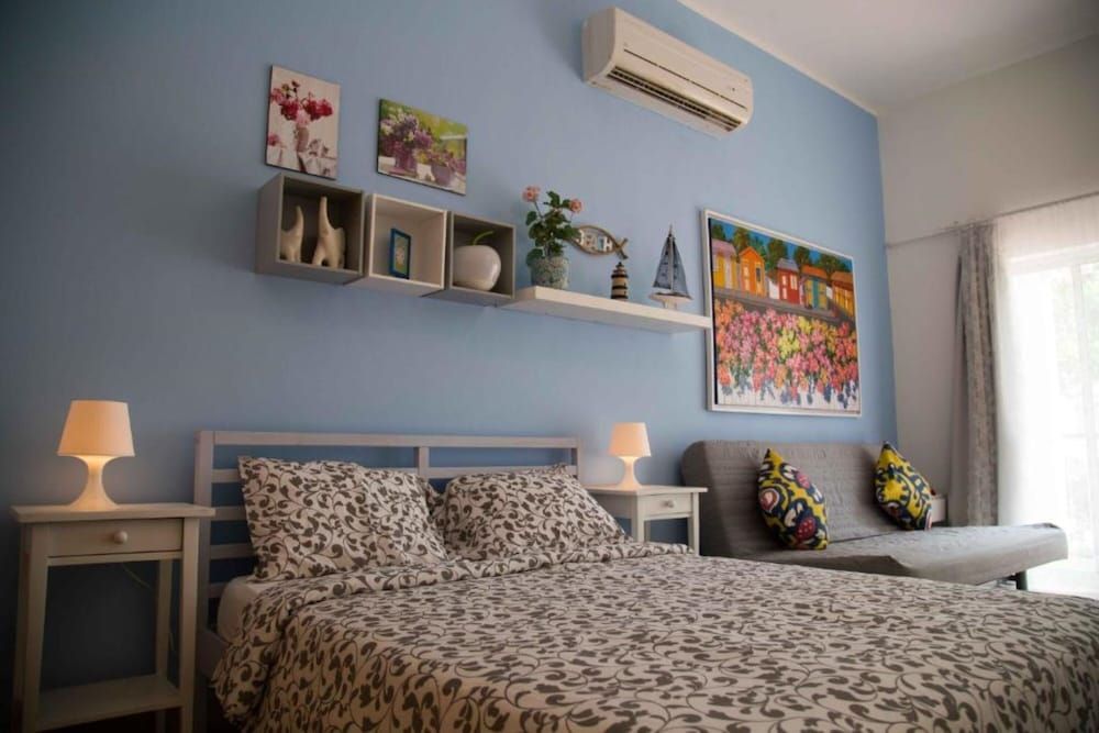 Cosy Studio with private beach
