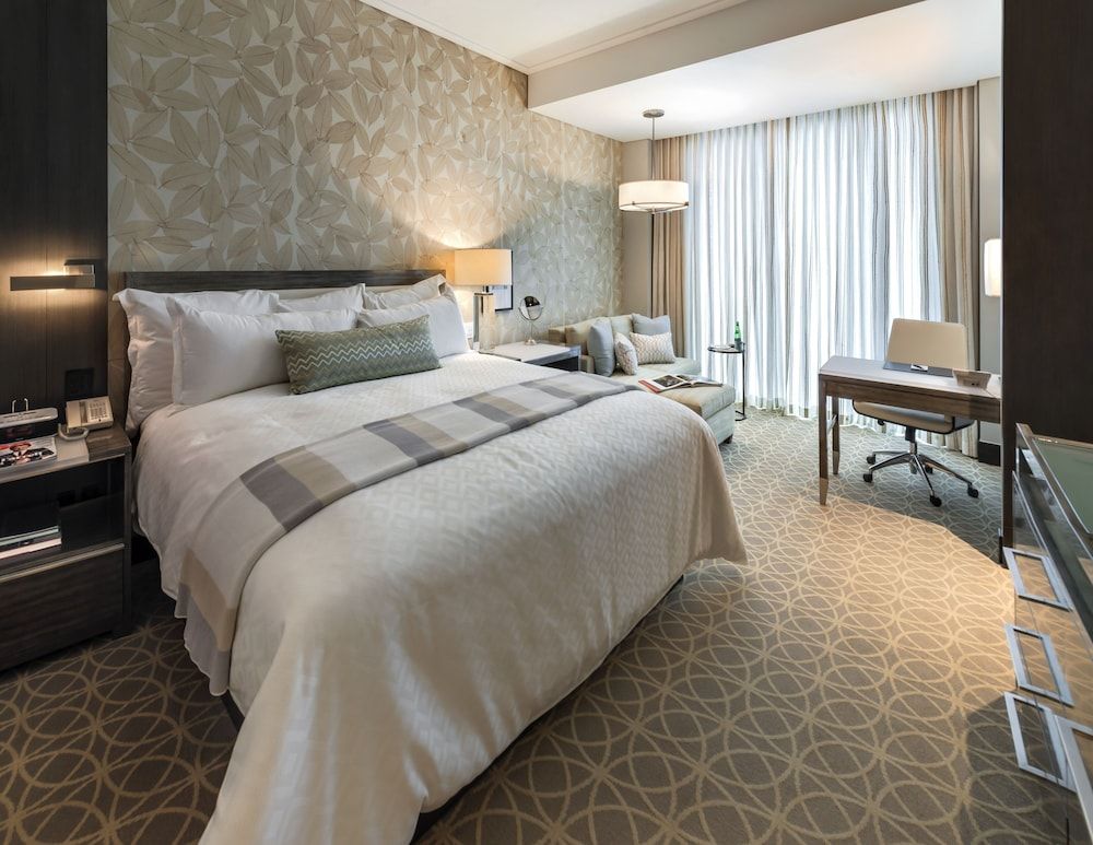 Classic Room, 1 King Bed, Club Lounge Access (High Floor, City View)