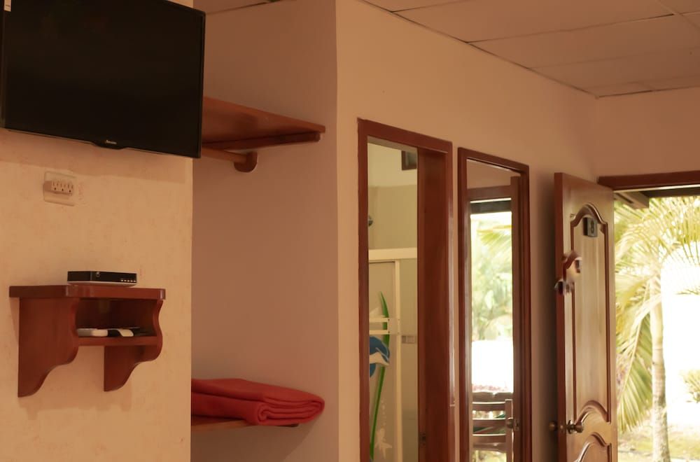 Twin Hotel Galapagos Standard King Room Garden View 9