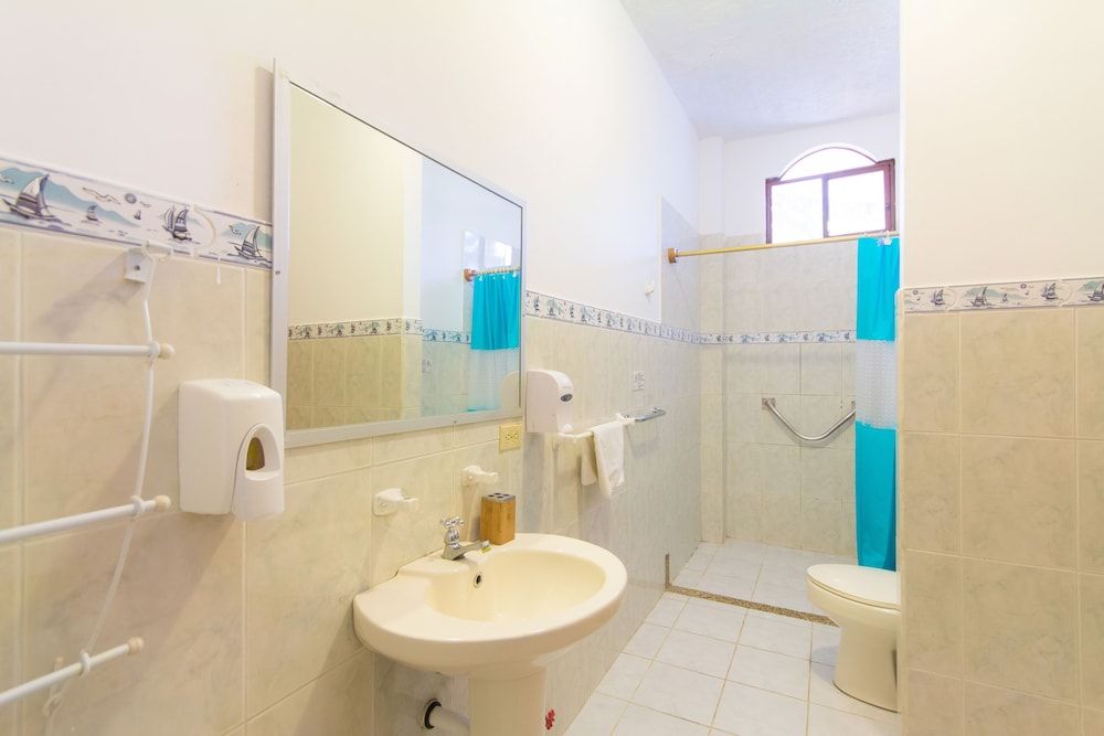 Twin Hotel Galapagos Family Suite, 2 Bedrooms, Balcony, Garden View 7