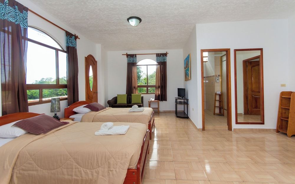 Twin Hotel Galapagos Family Suite, 2 Bedrooms, Balcony, Garden View 3