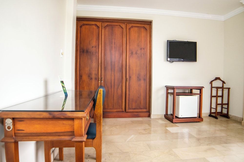 Gran Hotel de Lago - Lago Agrio Deluxe Apartment 4