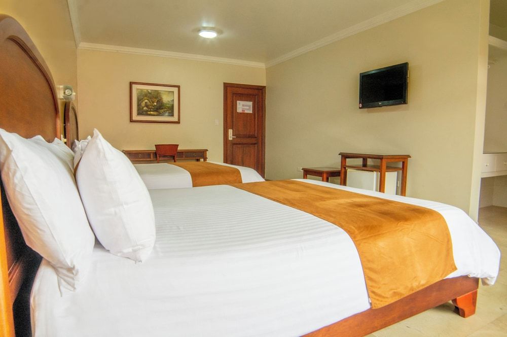 Gran Hotel de Lago - Lago Agrio Deluxe Double Room, 1 Bedroom 2